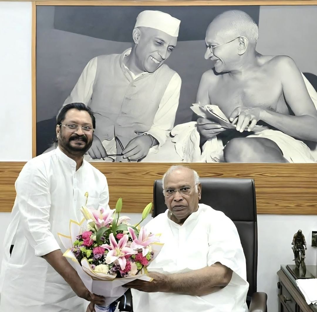 Gv Harsha Kumar Ex Mp Meet Kharge In Delhii